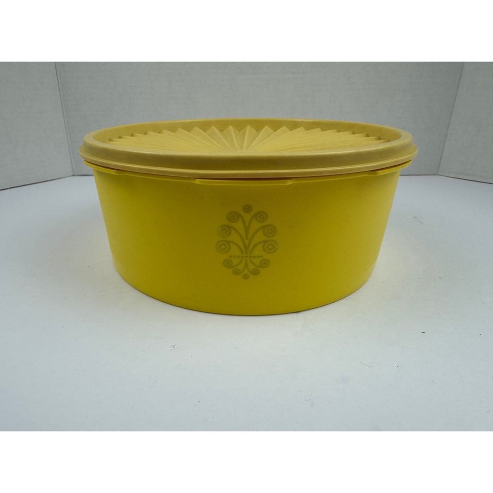 Vintage Tupperware Yellow Servalier Bowl 8.25" Starburst Lid 1204-1205 Retro